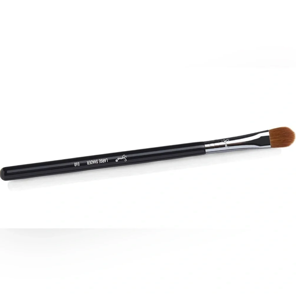 SIGMA BEAUTY LARGE SHADER BRUSH E60